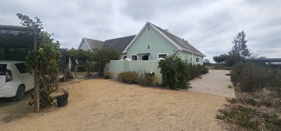 4 Bedroom Property for Sale in Hartebeesfontein Western Cape